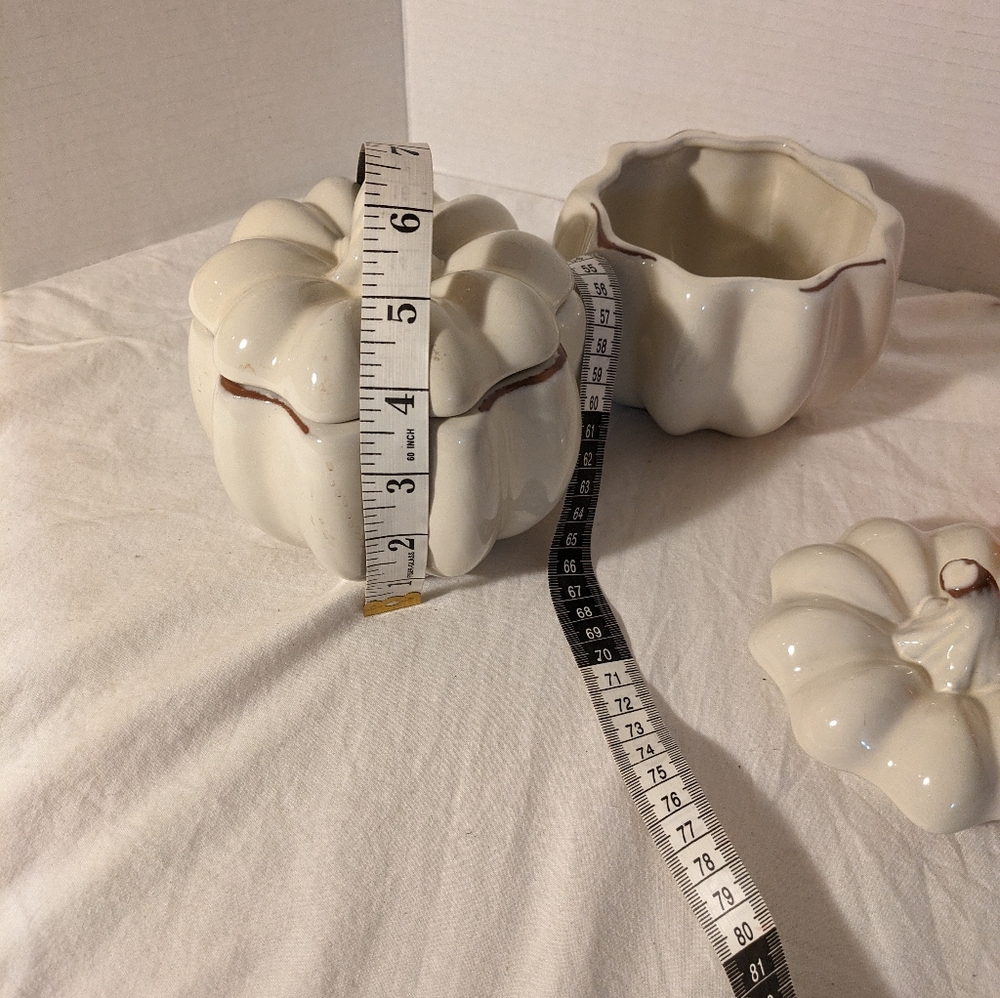 Fall pumpkins 2 off white ceramic with lids and 1 art glass orange pumpkin - Picture 7 of 9
